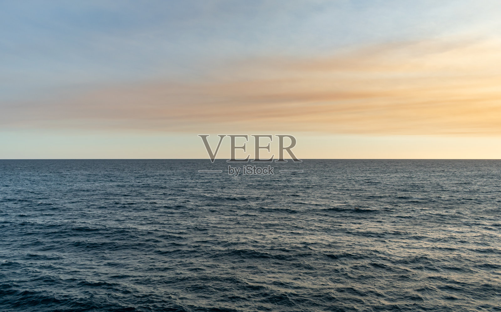 黑山的亚得里亚海。照片摄影图片