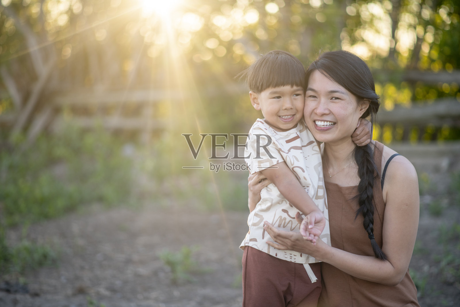 母子美好时光照片摄影图片