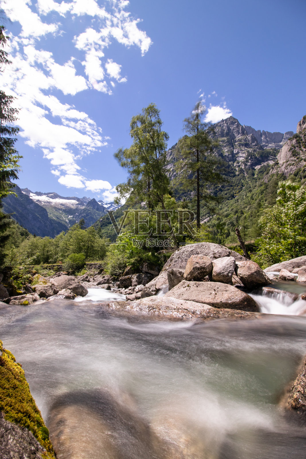 瓦尔泰利纳，意大利的山区，瓦尔迪梅洛照片摄影图片