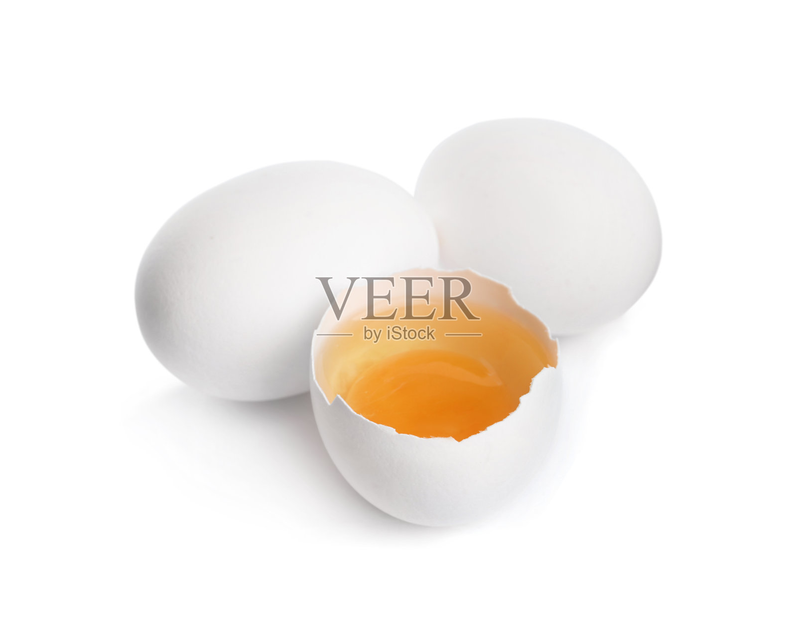 新鲜生鸡蛋上分离出白色照片摄影图片