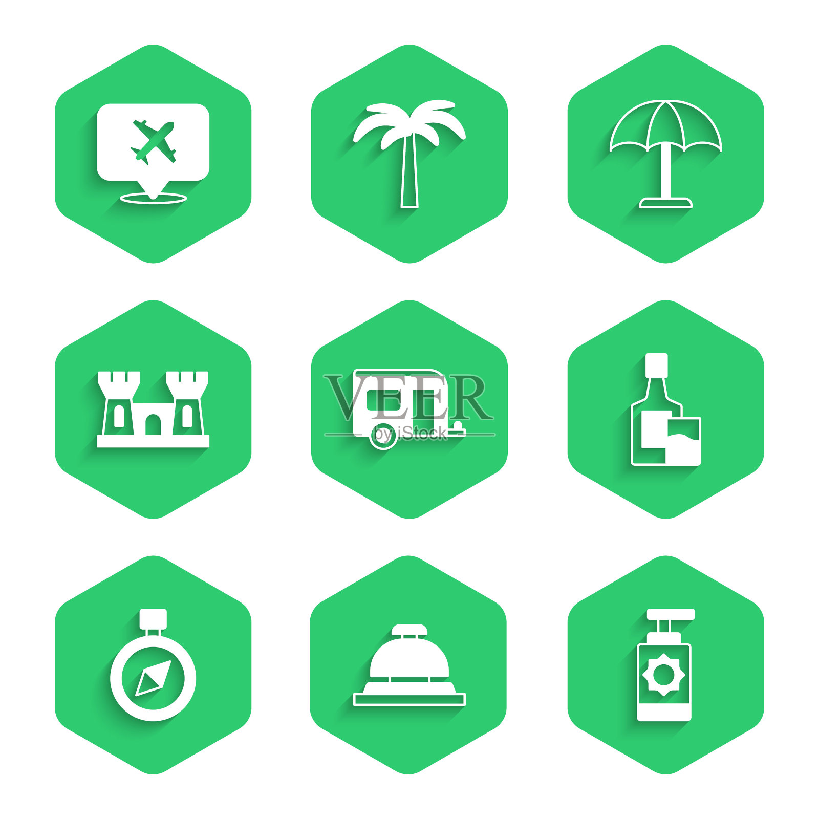 房车露营拖车，酒店服务钟，防晒霜喷雾瓶，威士忌和玻璃，指南针，沙城堡，保护伞和语音气泡与飞机图标。向量图标素材