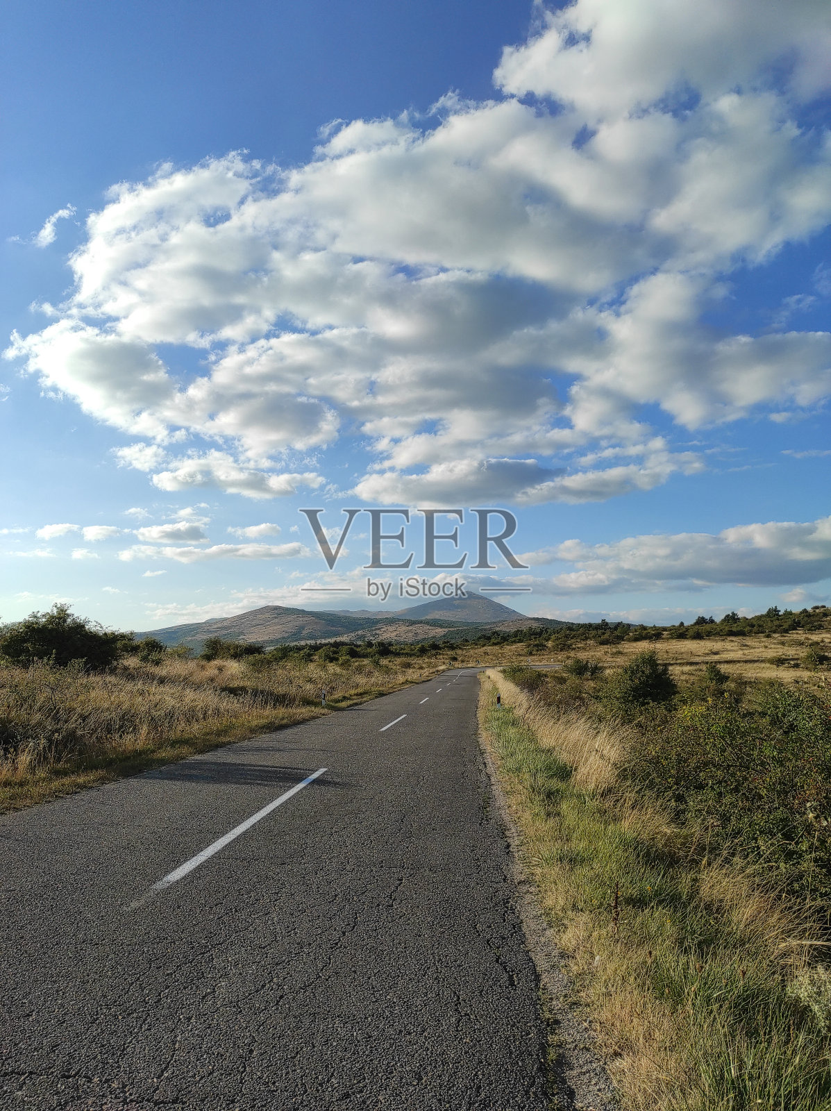 rtanj山前面的风景照片摄影图片