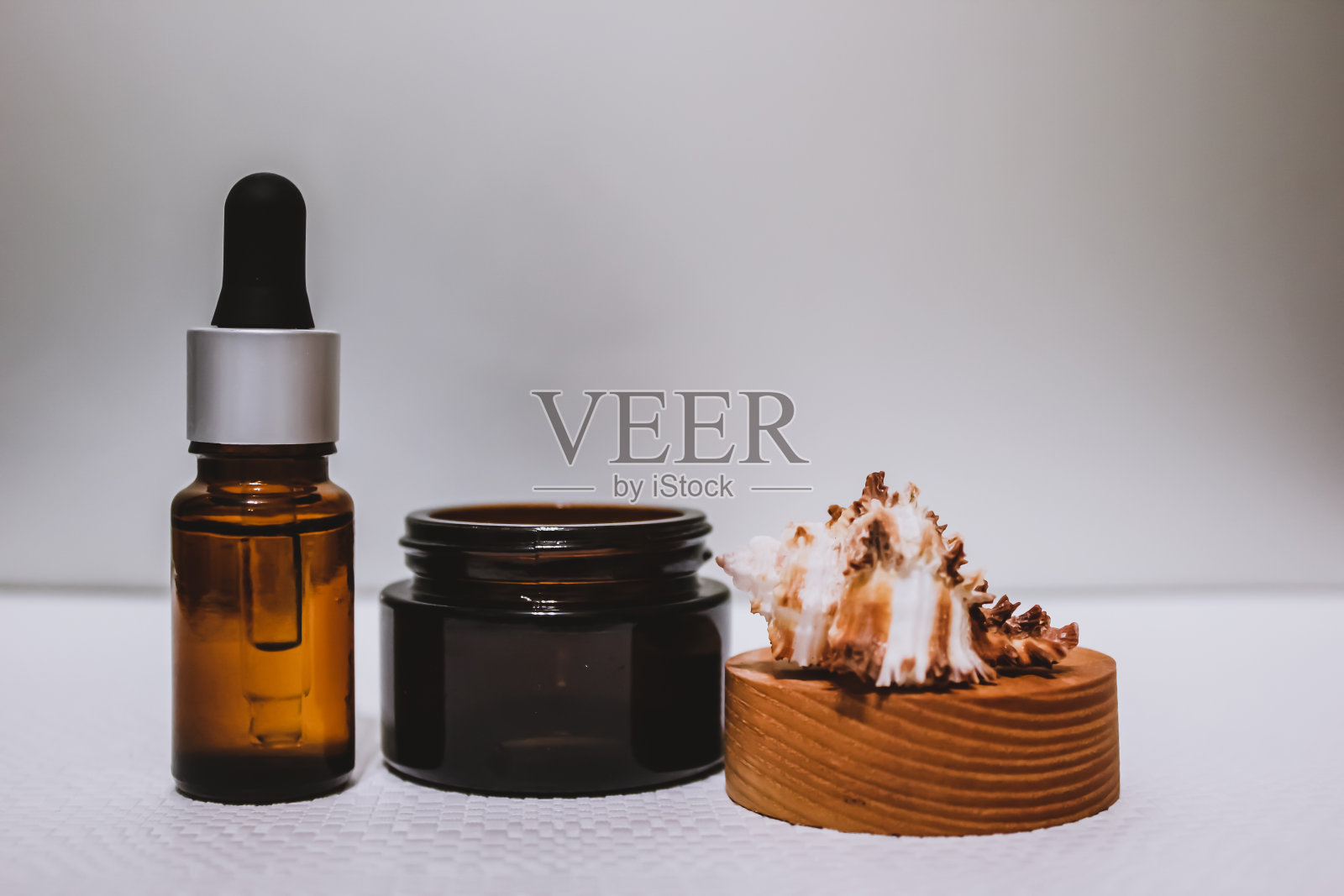 装面霜或凝胶的化妆品容器。照片摄影图片