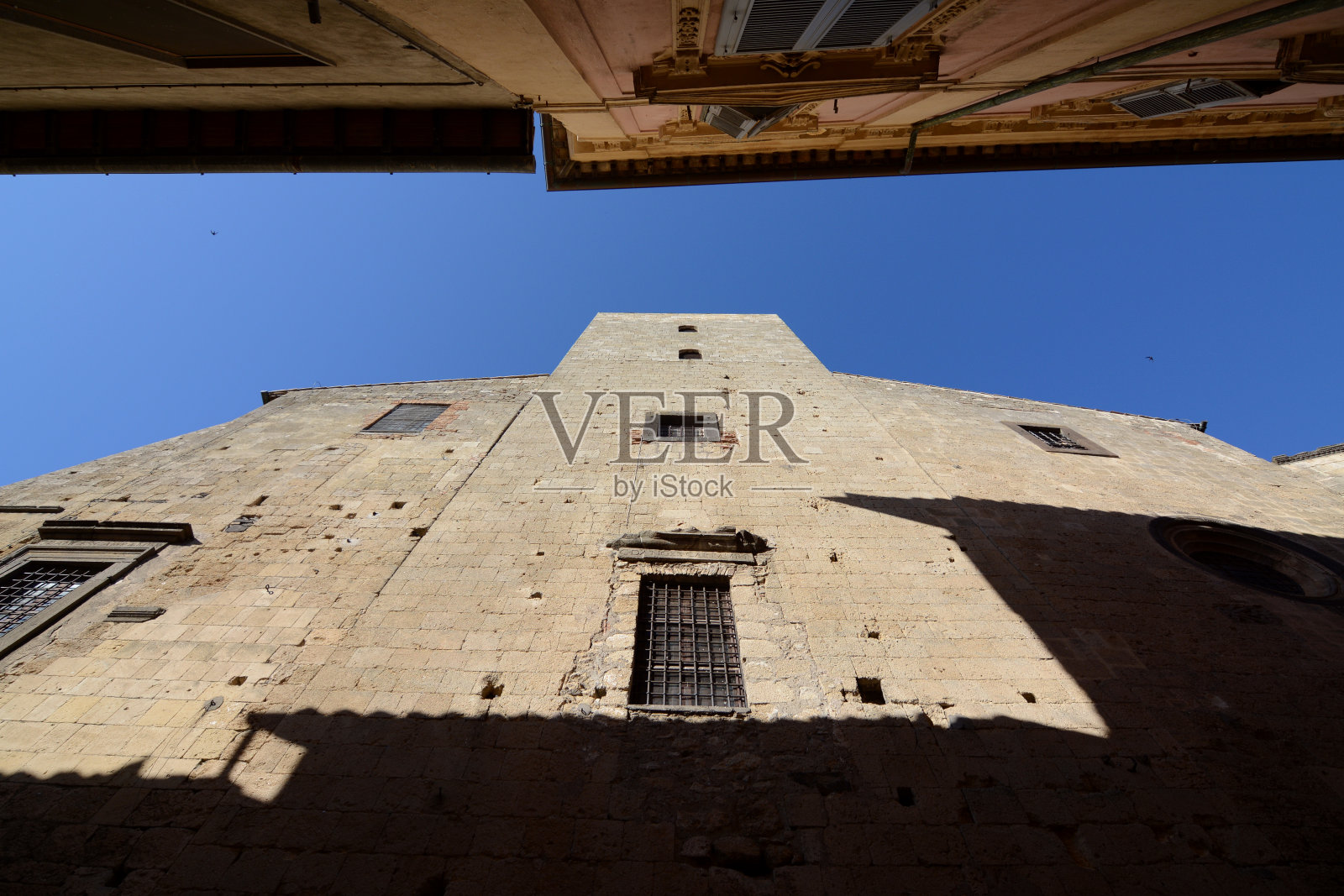 拉齐奥塔奎尼亚的古老石塔照片摄影图片