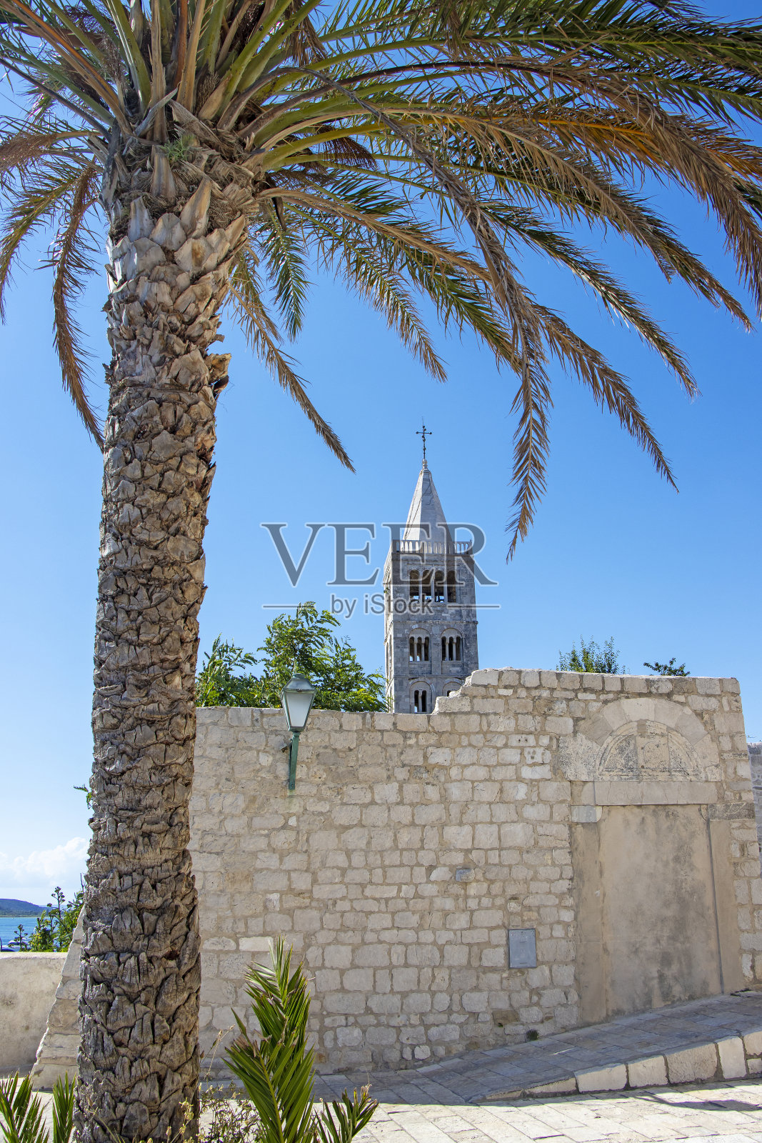 克罗地亚拉伯岛上著名的美丽的拉伯小镇照片摄影图片