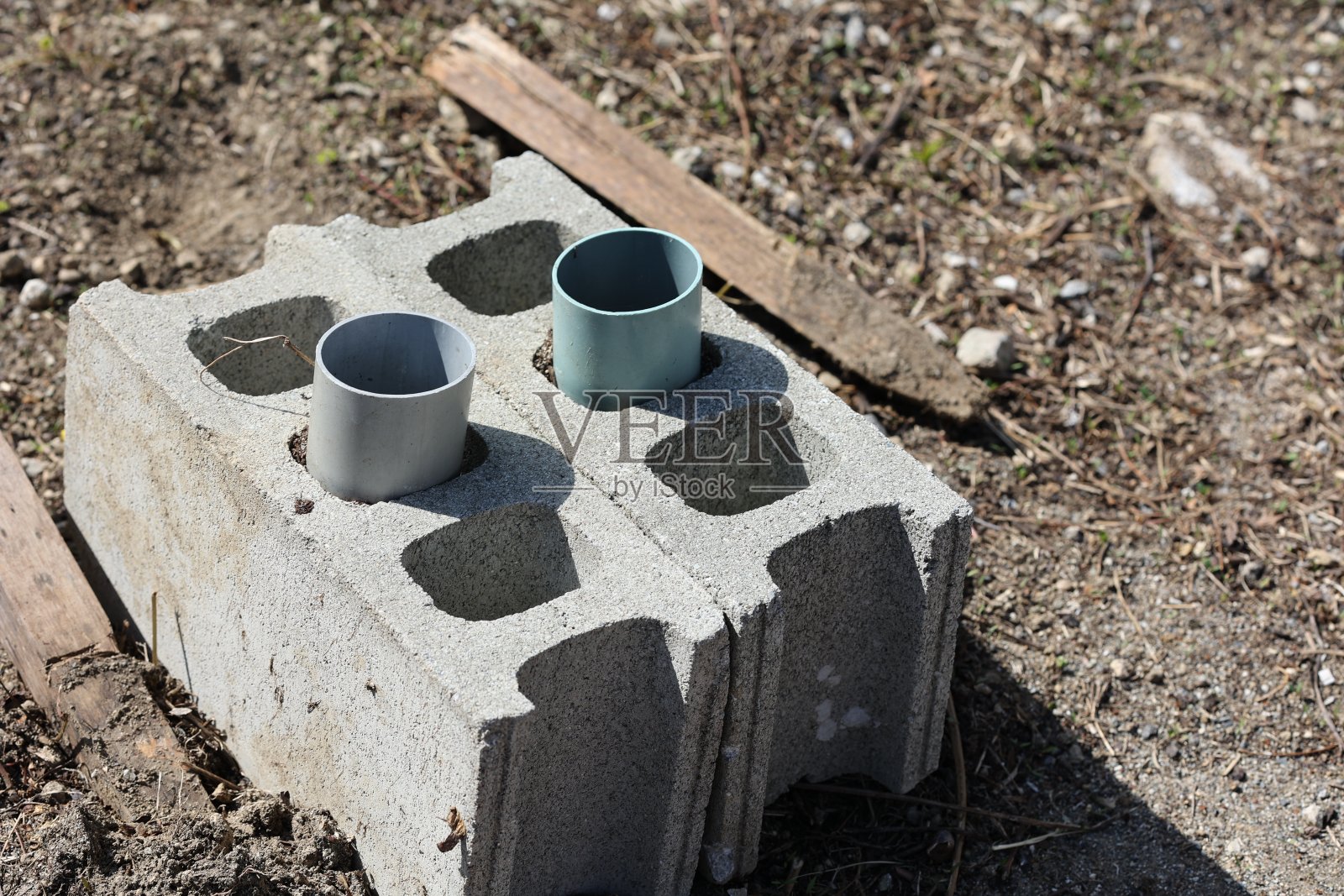 在空地上留下的混凝土块照片摄影图片