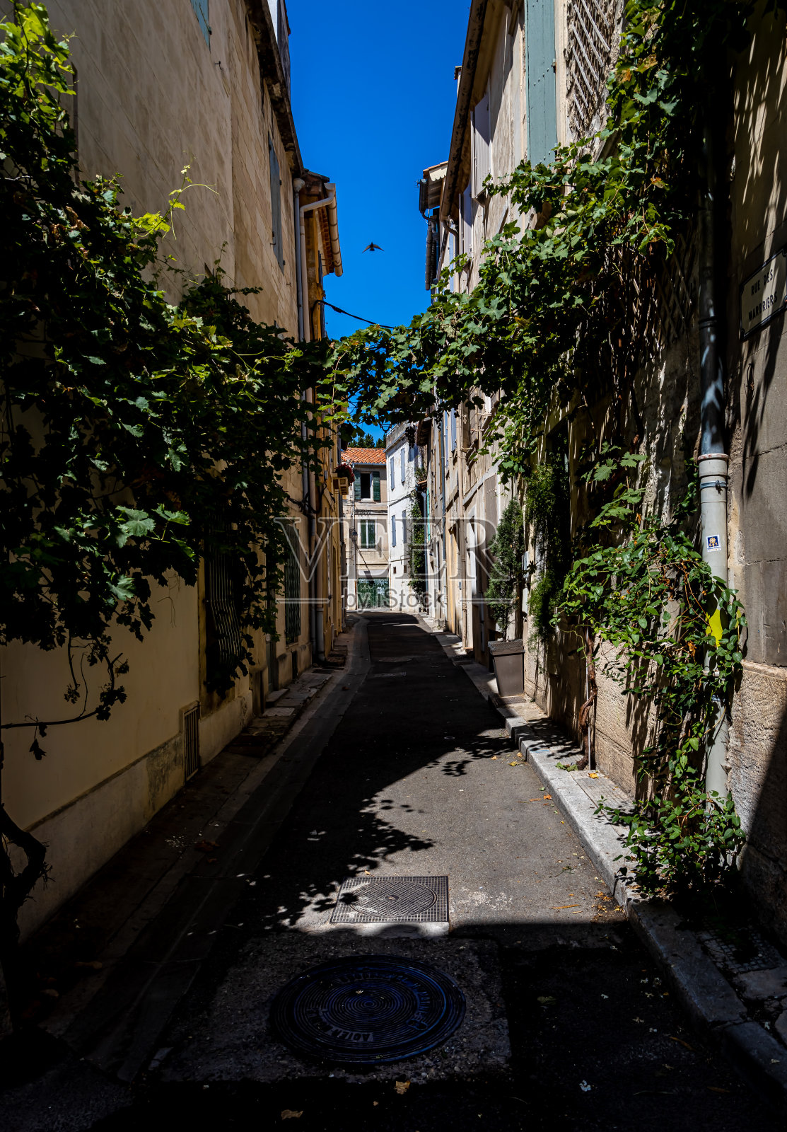 法国普罗旺斯地区Rhône河沿岸城市阿尔勒的街景照片摄影图片