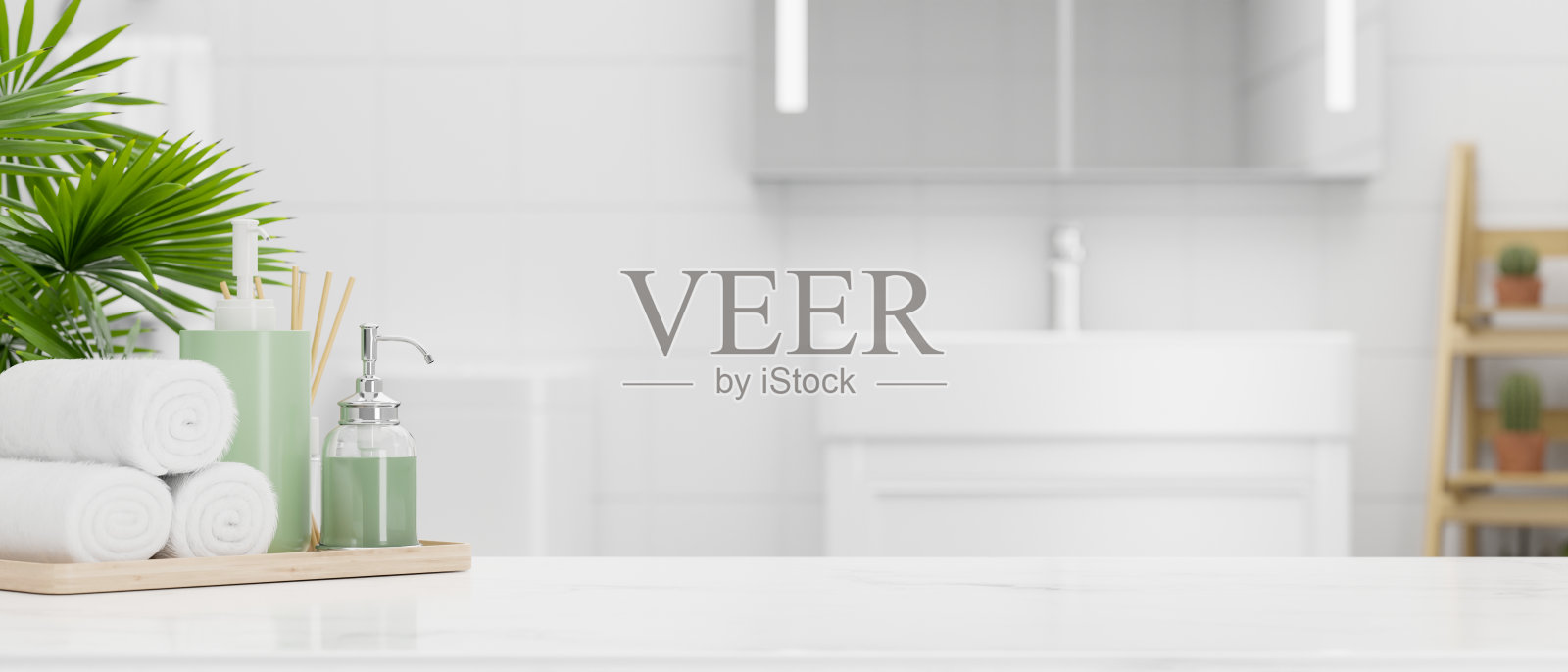 封闭的桌面与空间模型和浴室配件在现代明亮的浴室照片摄影图片