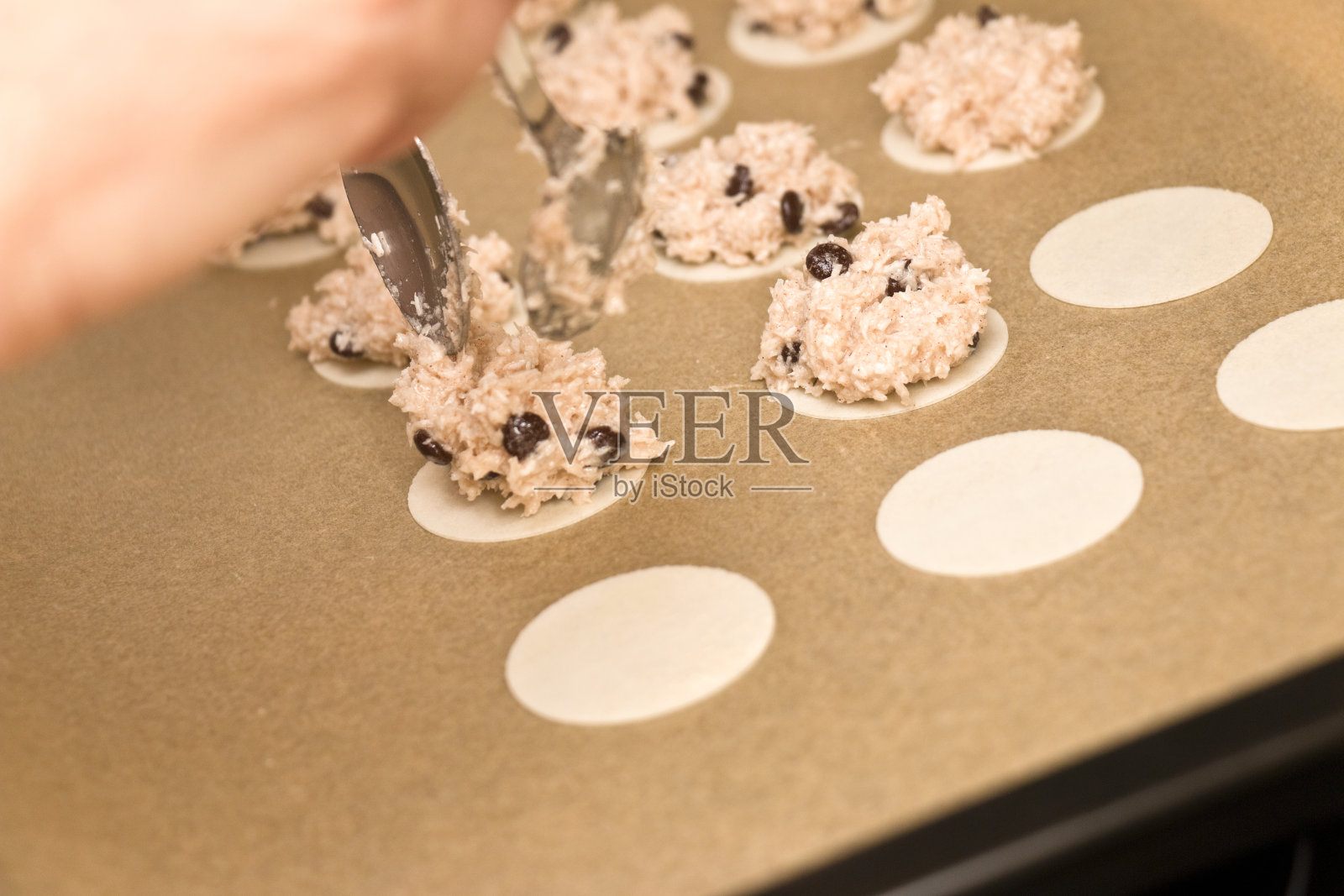 准备可口的杏仁饼干照片摄影图片
