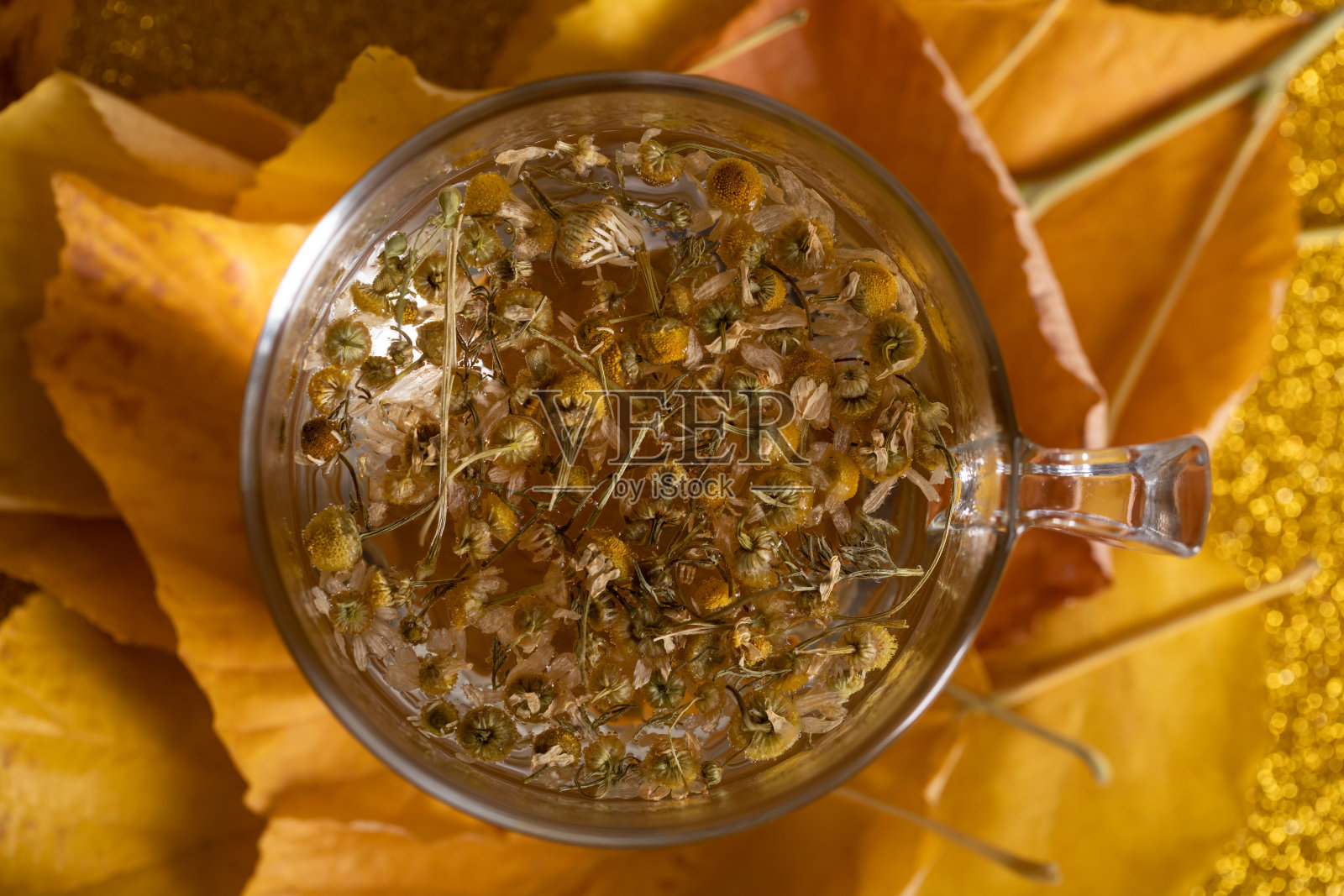 一杯简集风格的甘菊茶。库存图片照片摄影图片