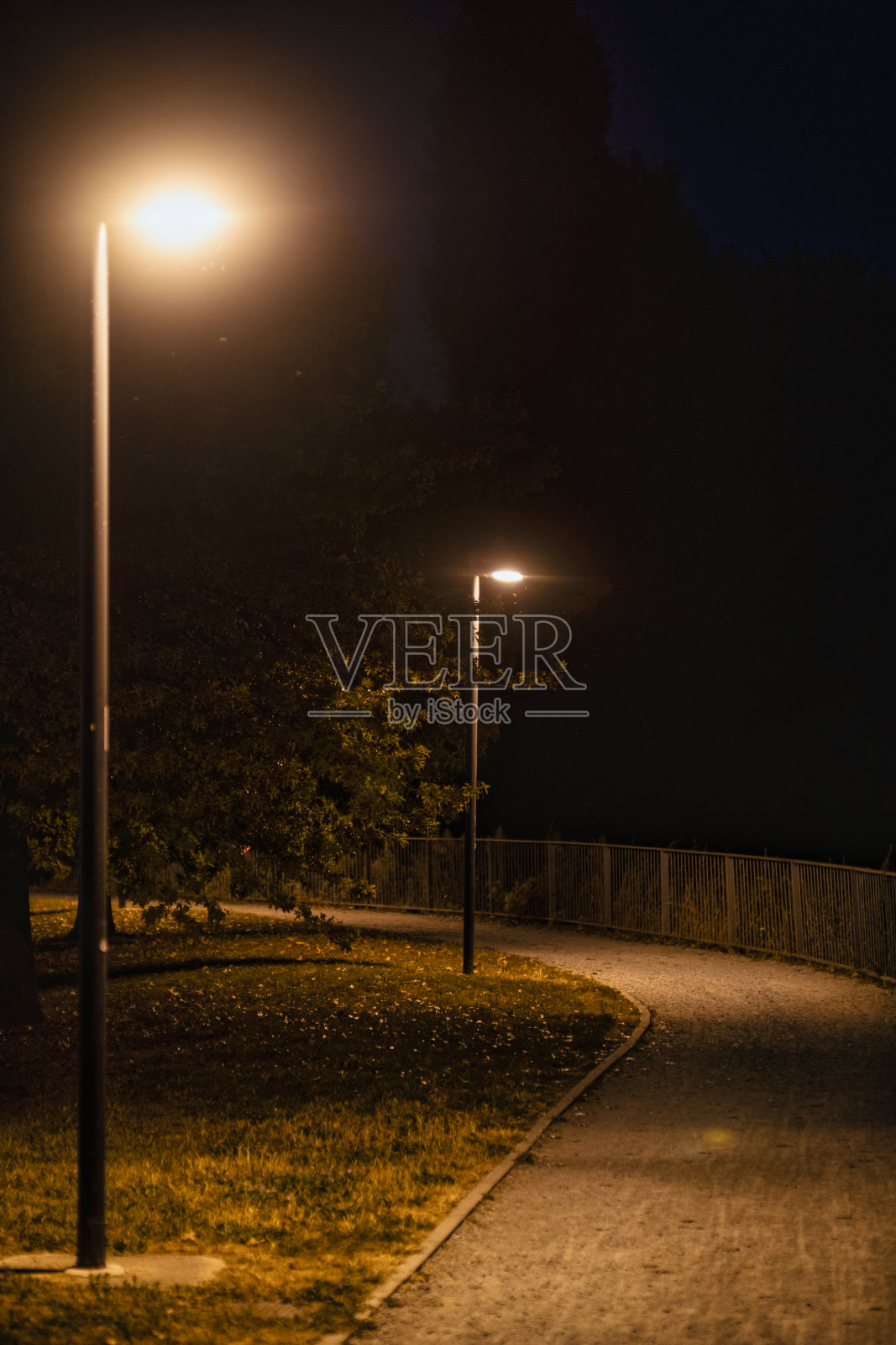 城市的夜晚照片摄影图片