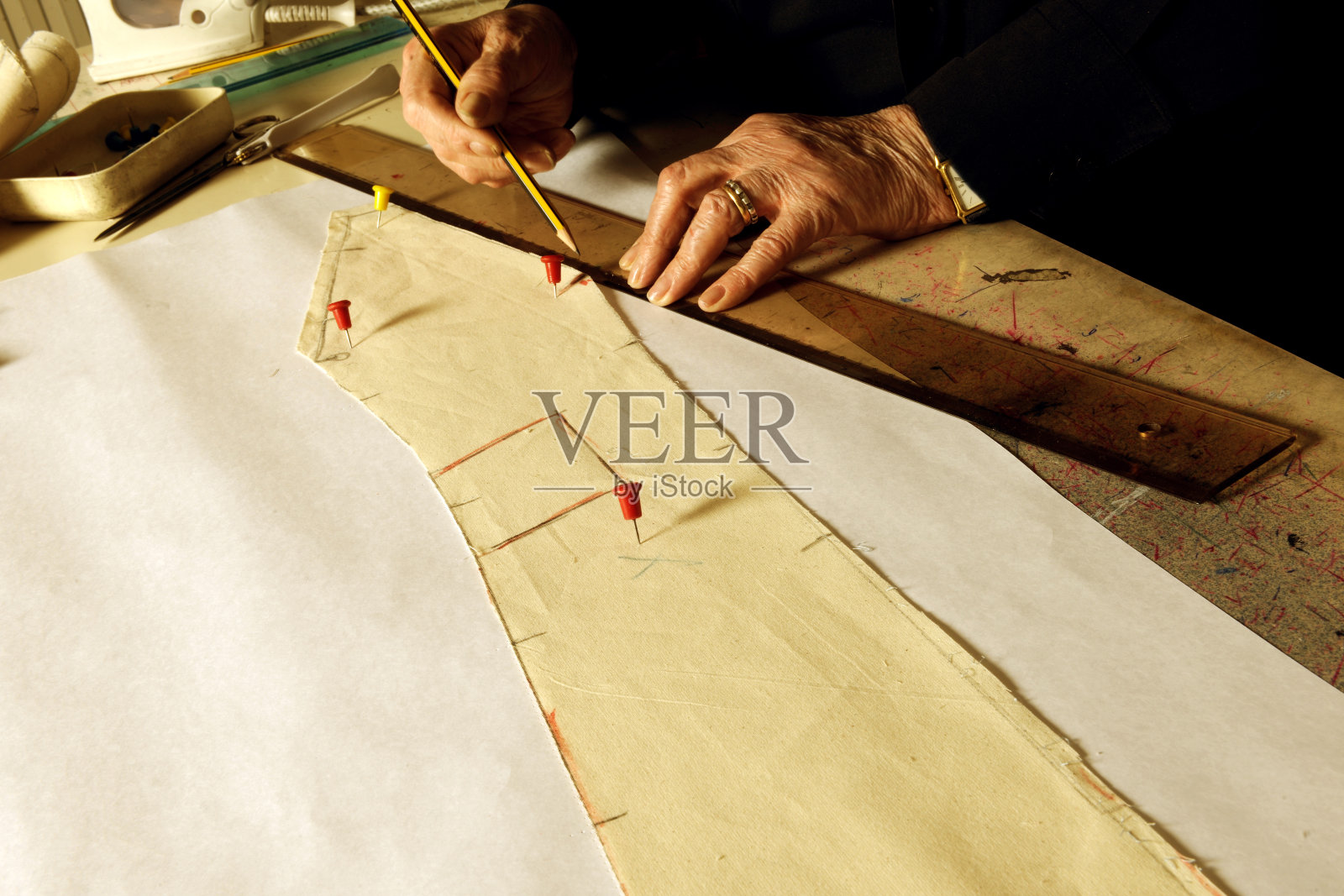 衣服制作“n照片摄影图片