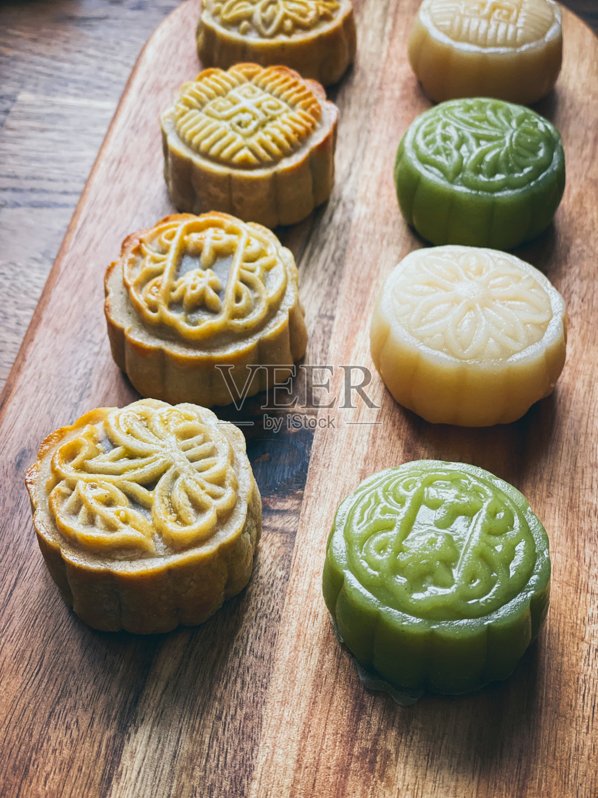 自制传统月饼和雪皮月饼照片摄影图片