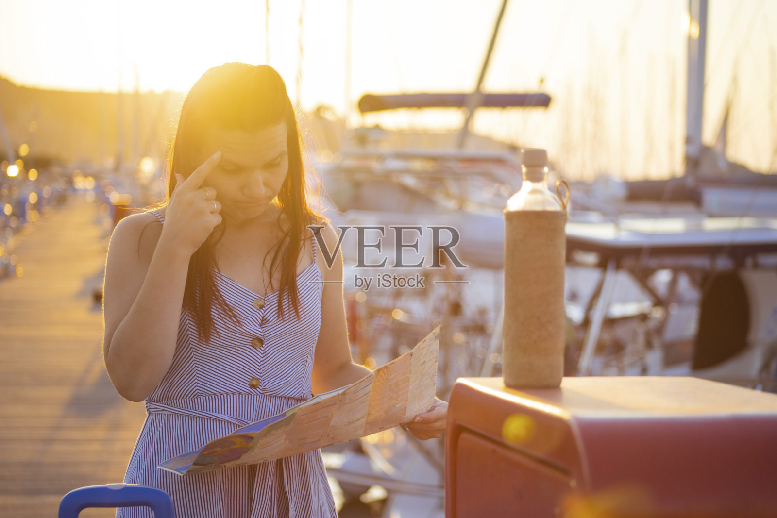 迷失和压力的独自旅行者照片摄影图片
