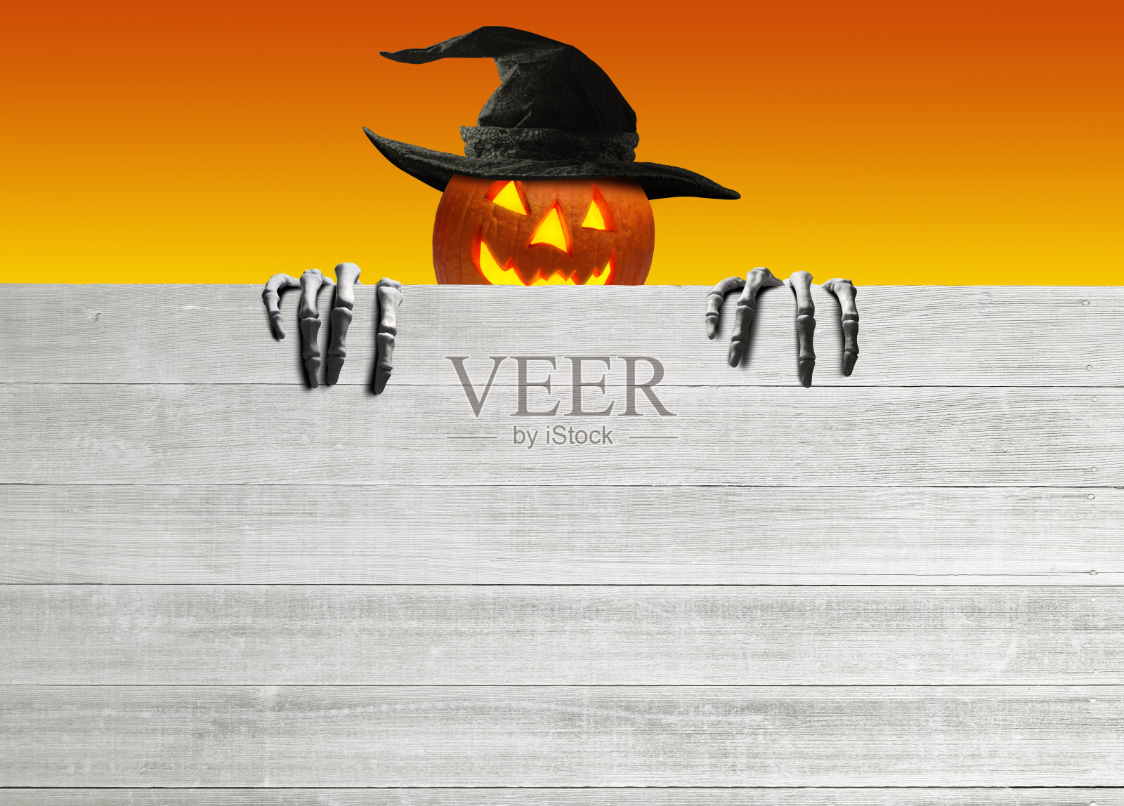 杰克·灯笼在栅栏上方凝视照片摄影图片