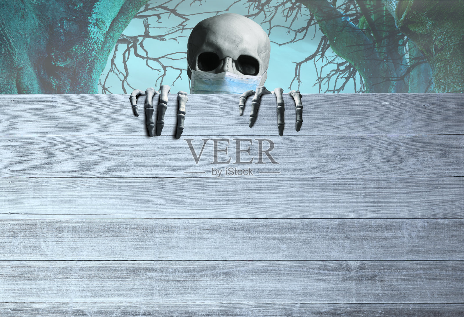 骷髅戴着防护面罩凝视栅栏上方照片摄影图片