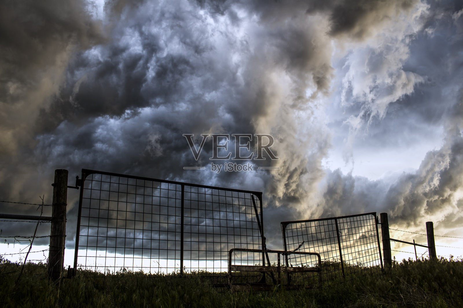 暴风雨天气照片摄影图片