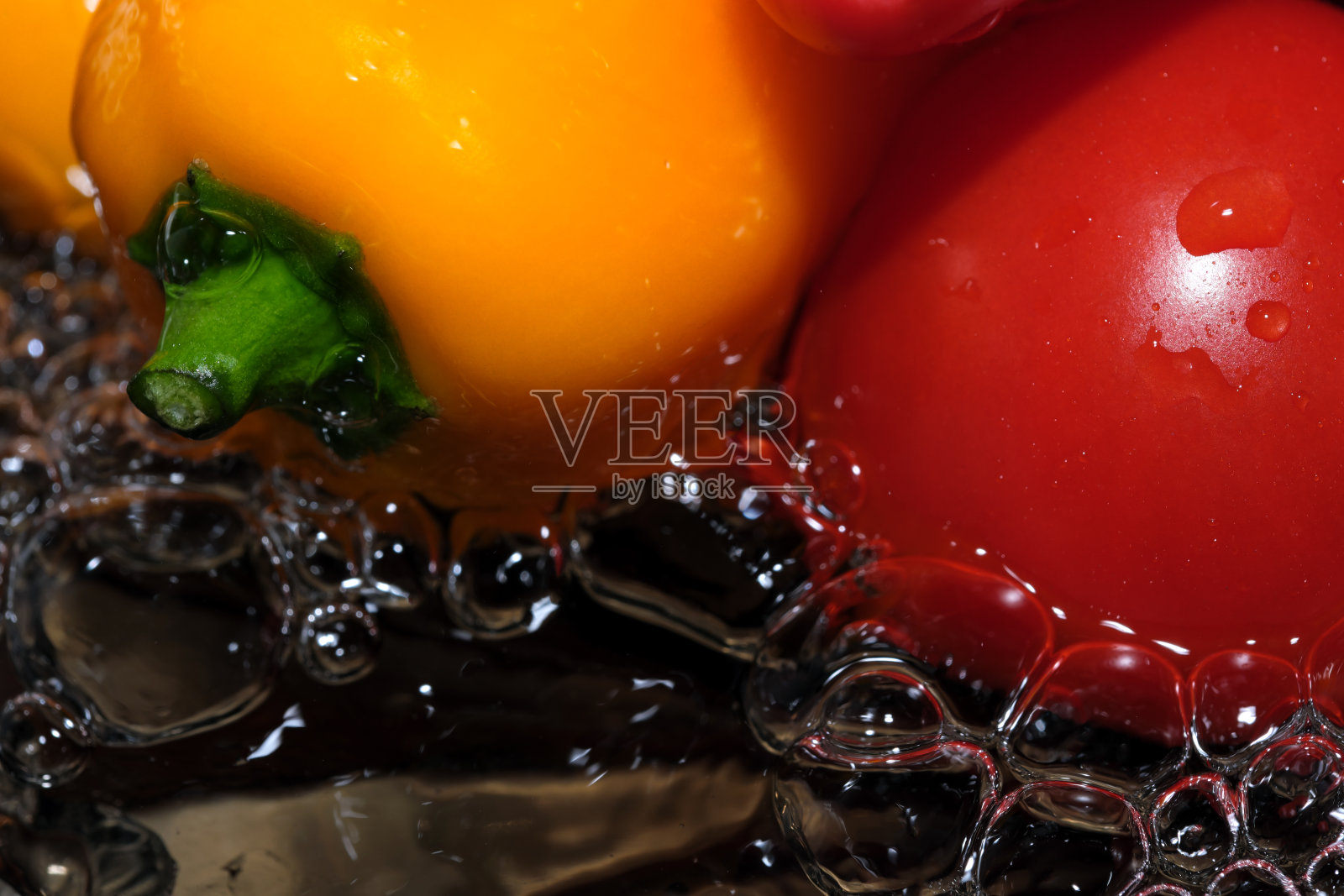 蔬菜是用清水洗的照片摄影图片