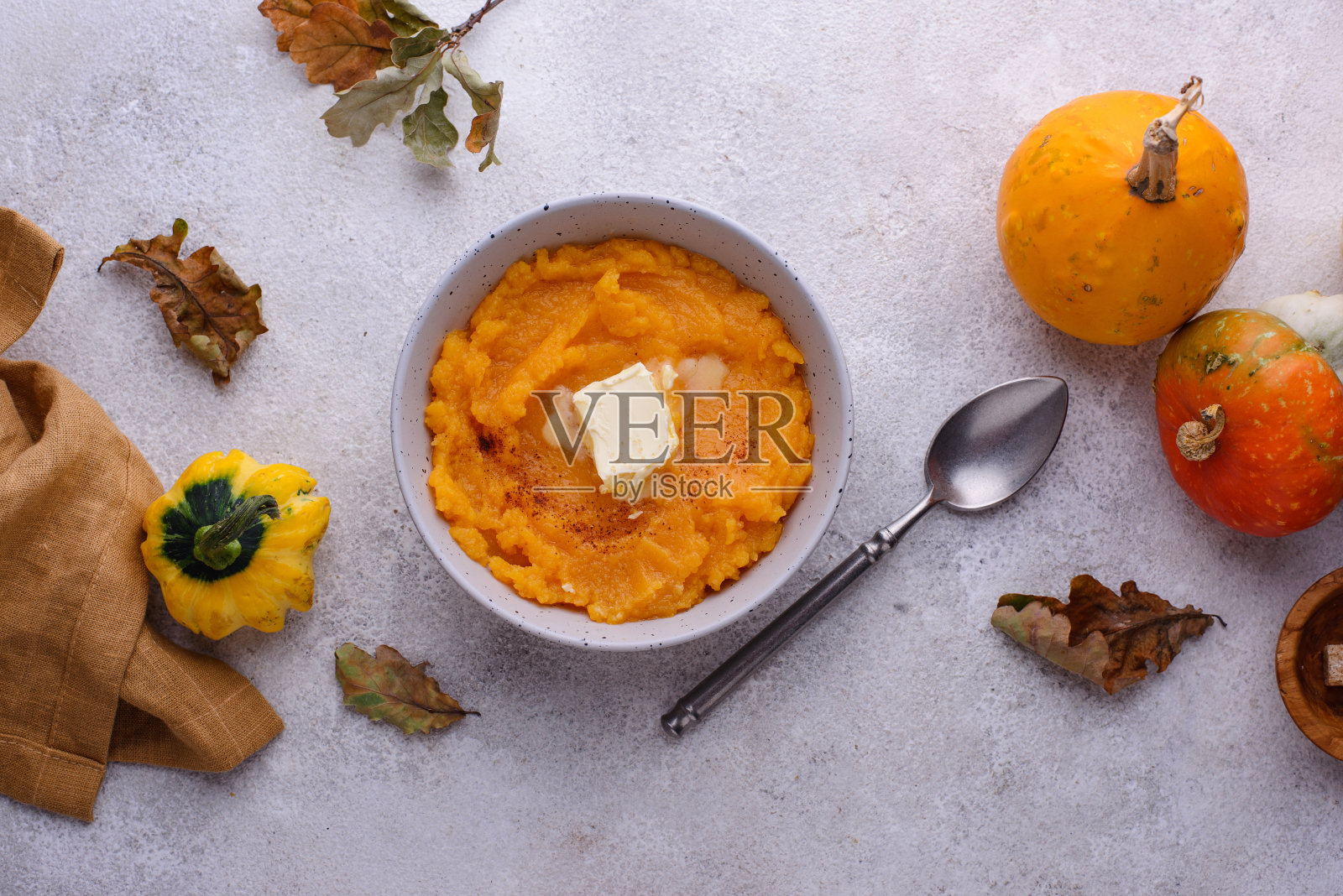 南瓜粥。秋天的传统菜照片摄影图片
