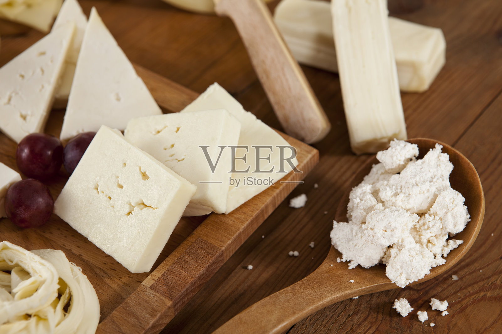 奶酪板与各种各样的奶酪照片摄影图片