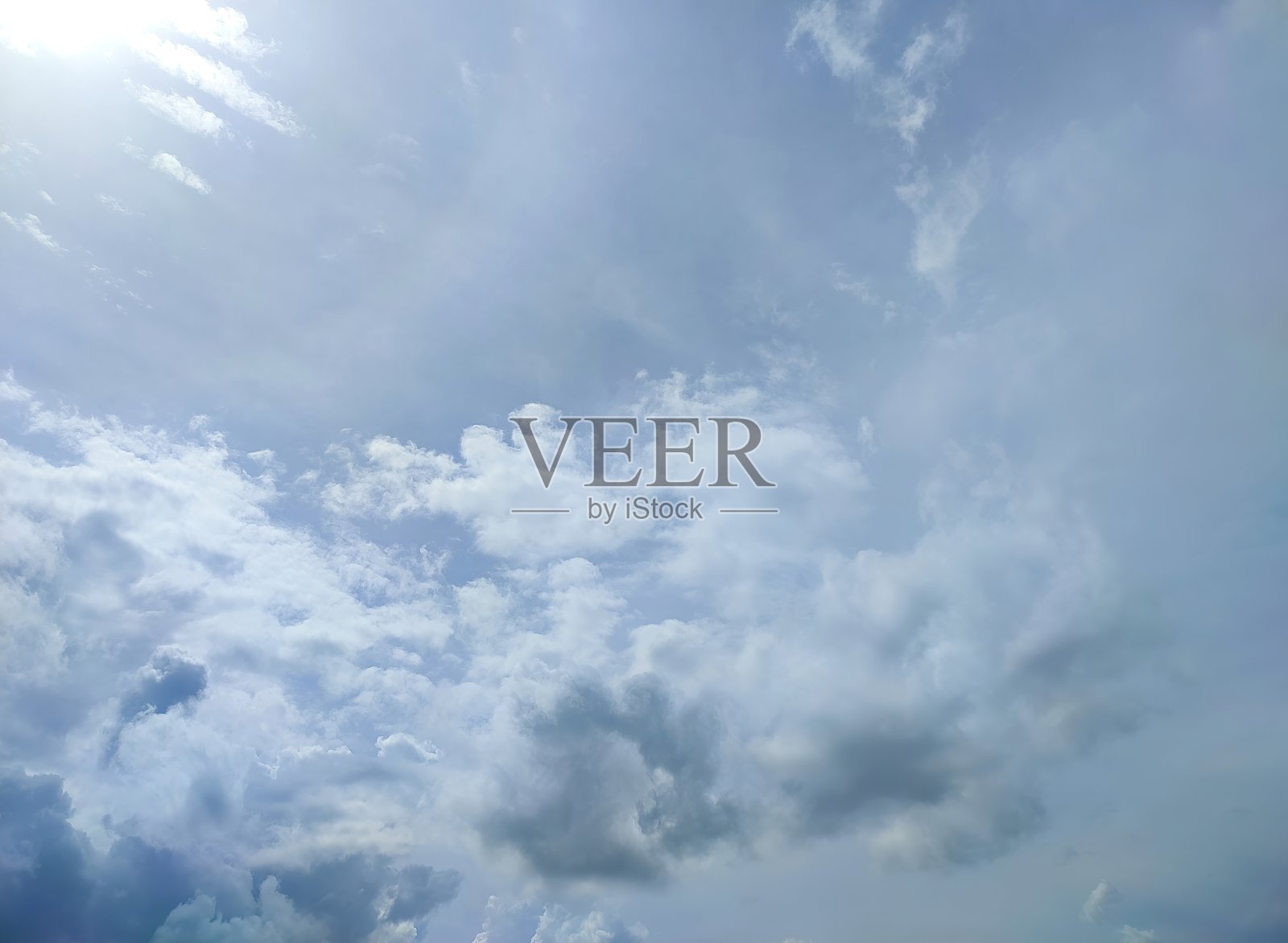 天空中飘着白云照片摄影图片