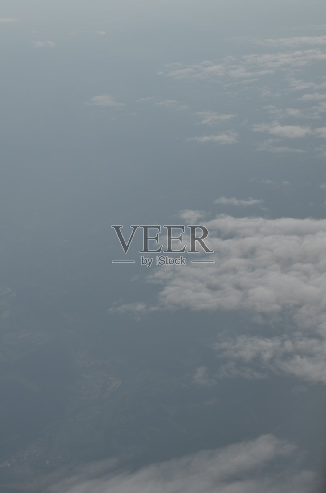 云-从平原旅行的视角照片摄影图片