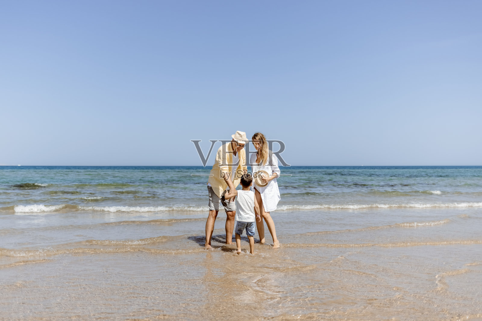 在海滩附近度假的好处照片摄影图片