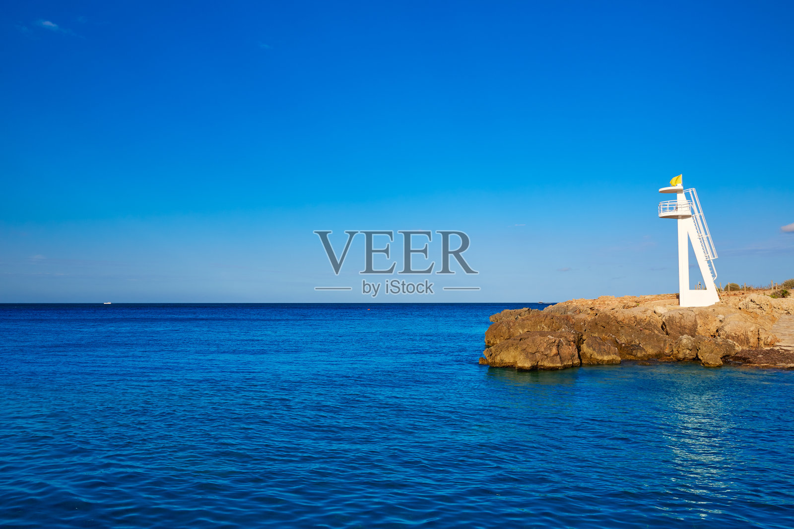 德尼娅拉斯罗塔斯海滩和塔西班牙照片摄影图片