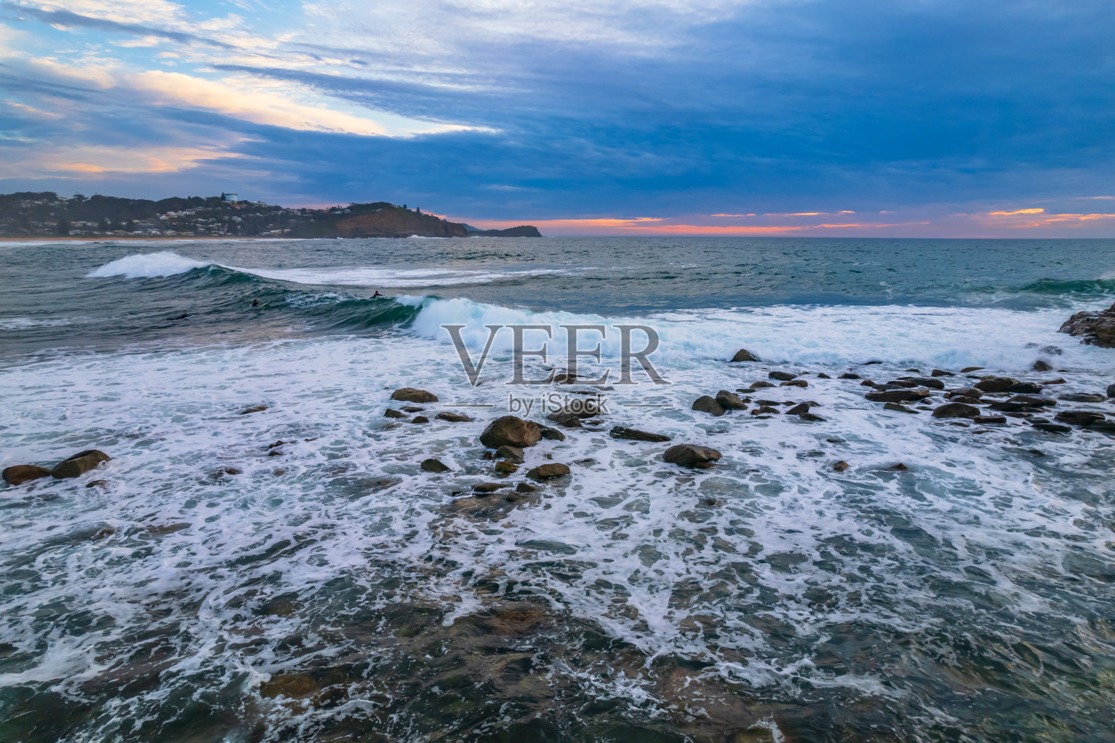 空中日出海景与云照片摄影图片