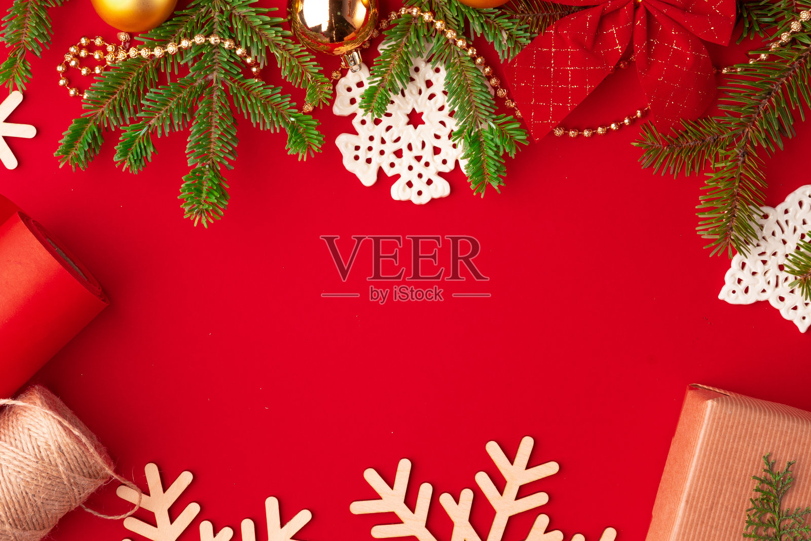 圣诞节装饰背景上的红色与复制空间照片摄影图片