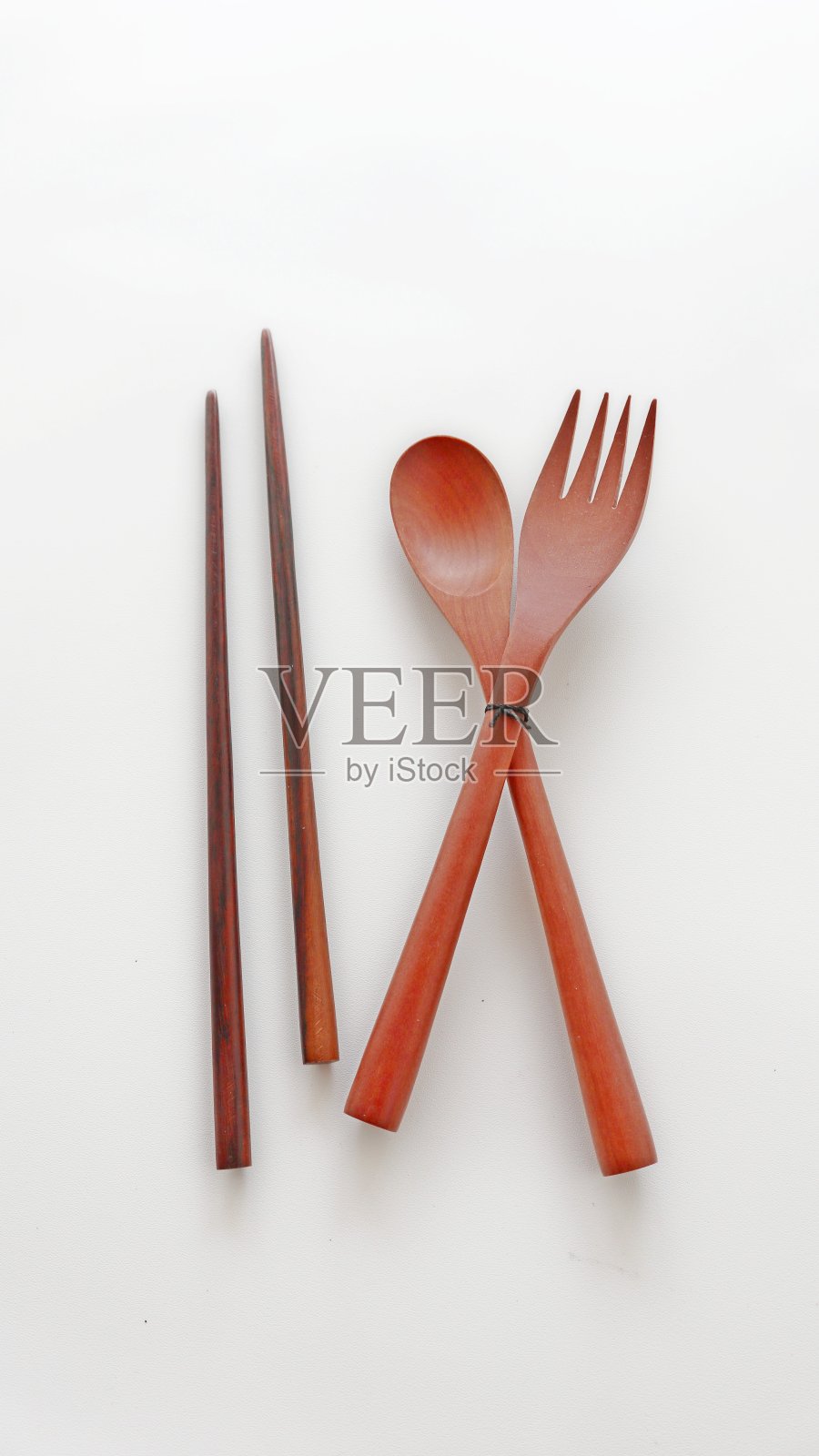 手工制作的sapodilla木勺在浅色背景上照片摄影图片