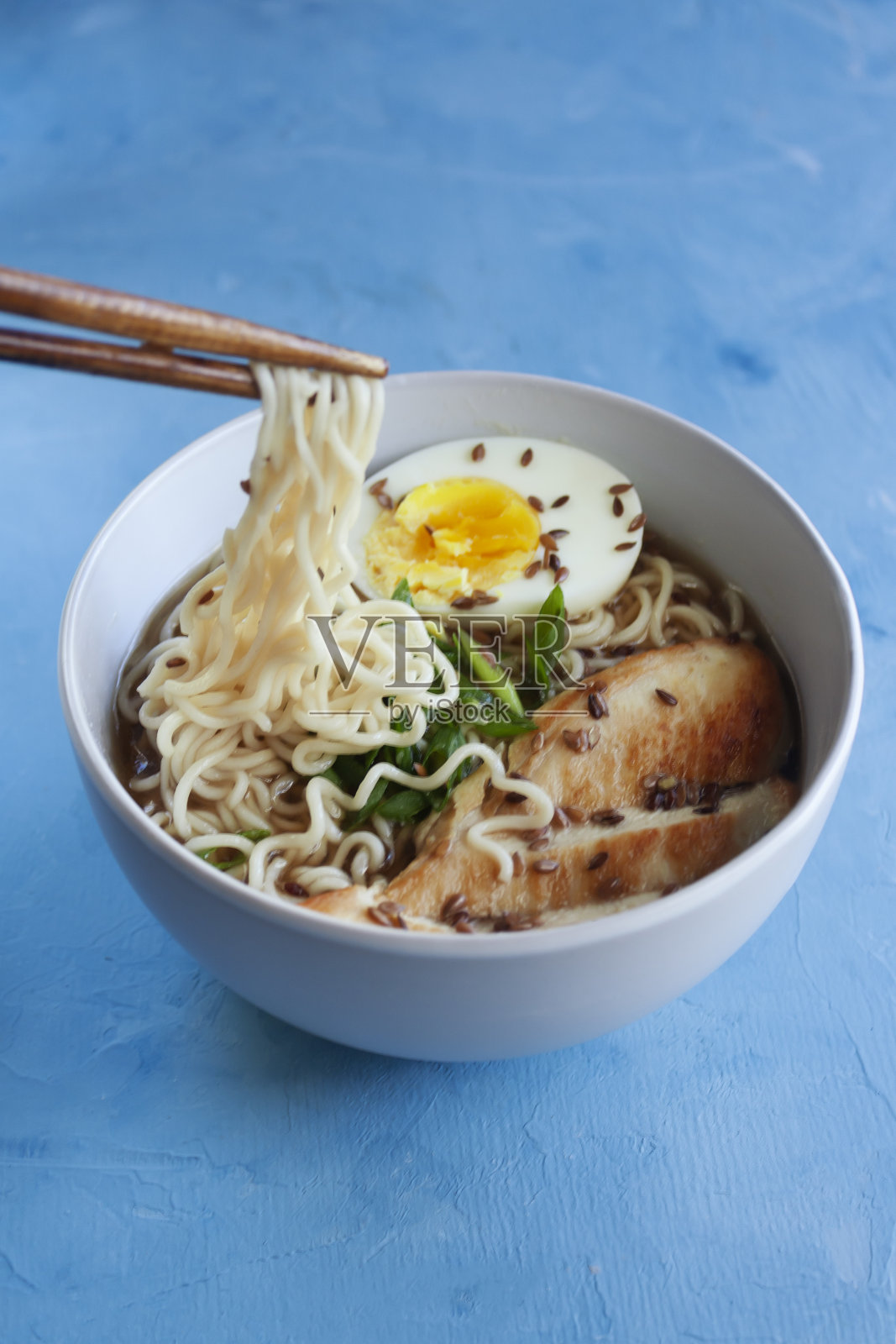 亚洲菜面条汤照片摄影图片