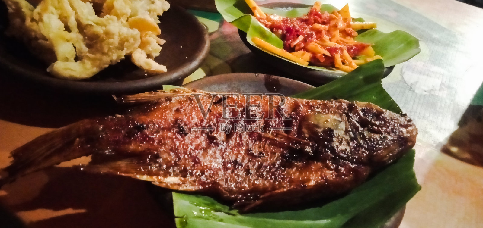 烤鱼照片摄影图片