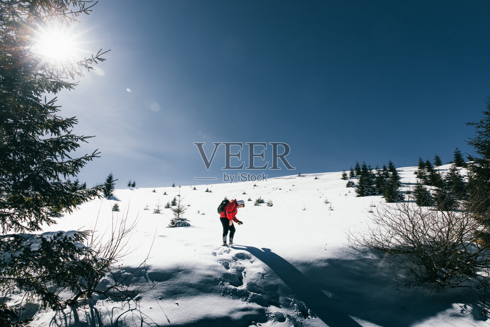 人们喜欢在户外爬山照片摄影图片