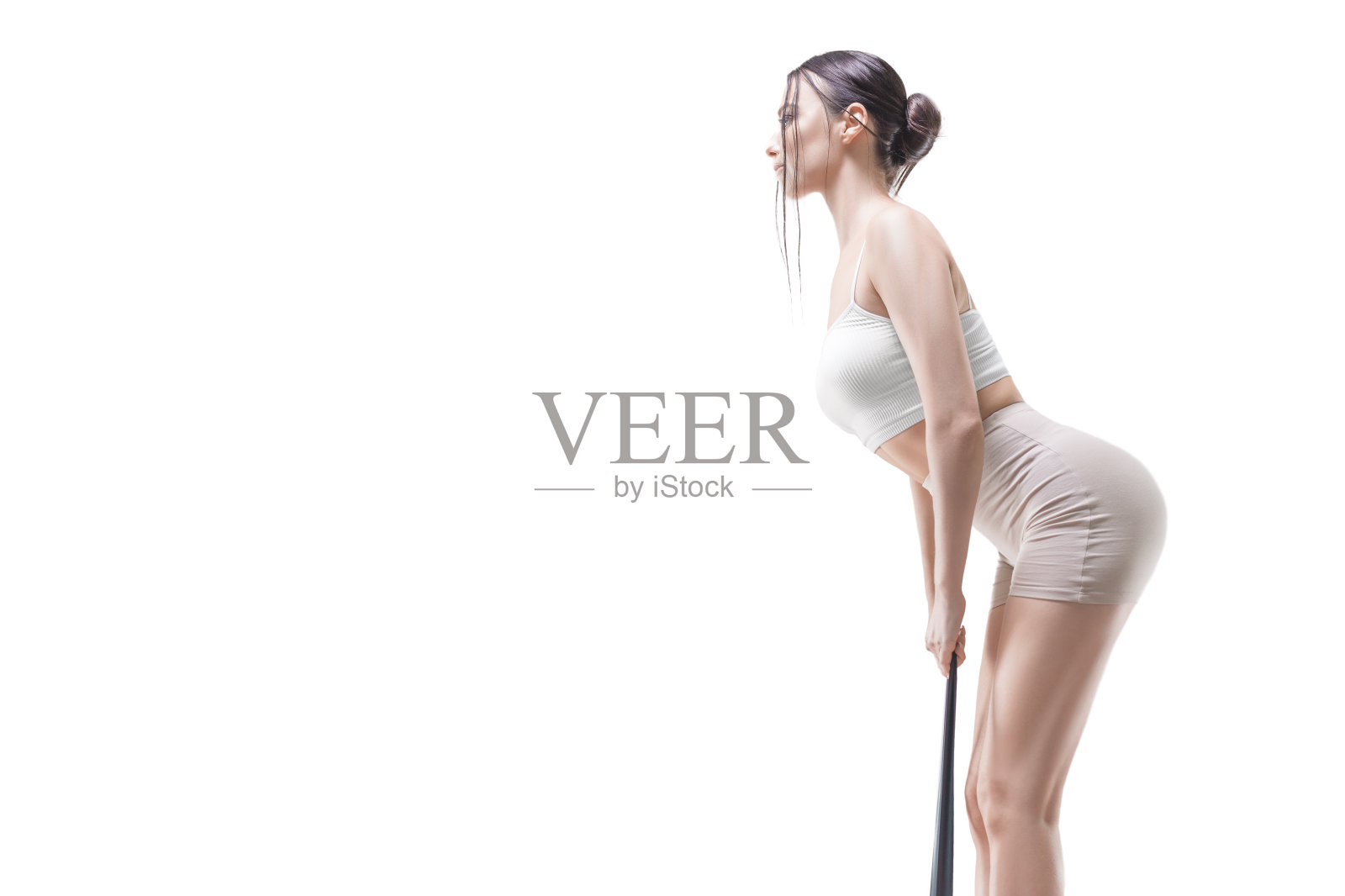 运动女孩用弹力带做肱三头肌抬举运动图片，关于健美、普拉提、伸展运动的概念照片摄影图片