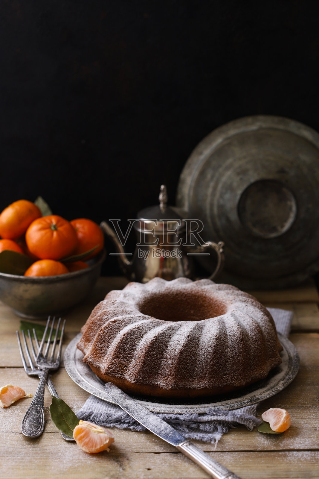 普通话和蛋糕乡村风格黑色背景照片摄影图片