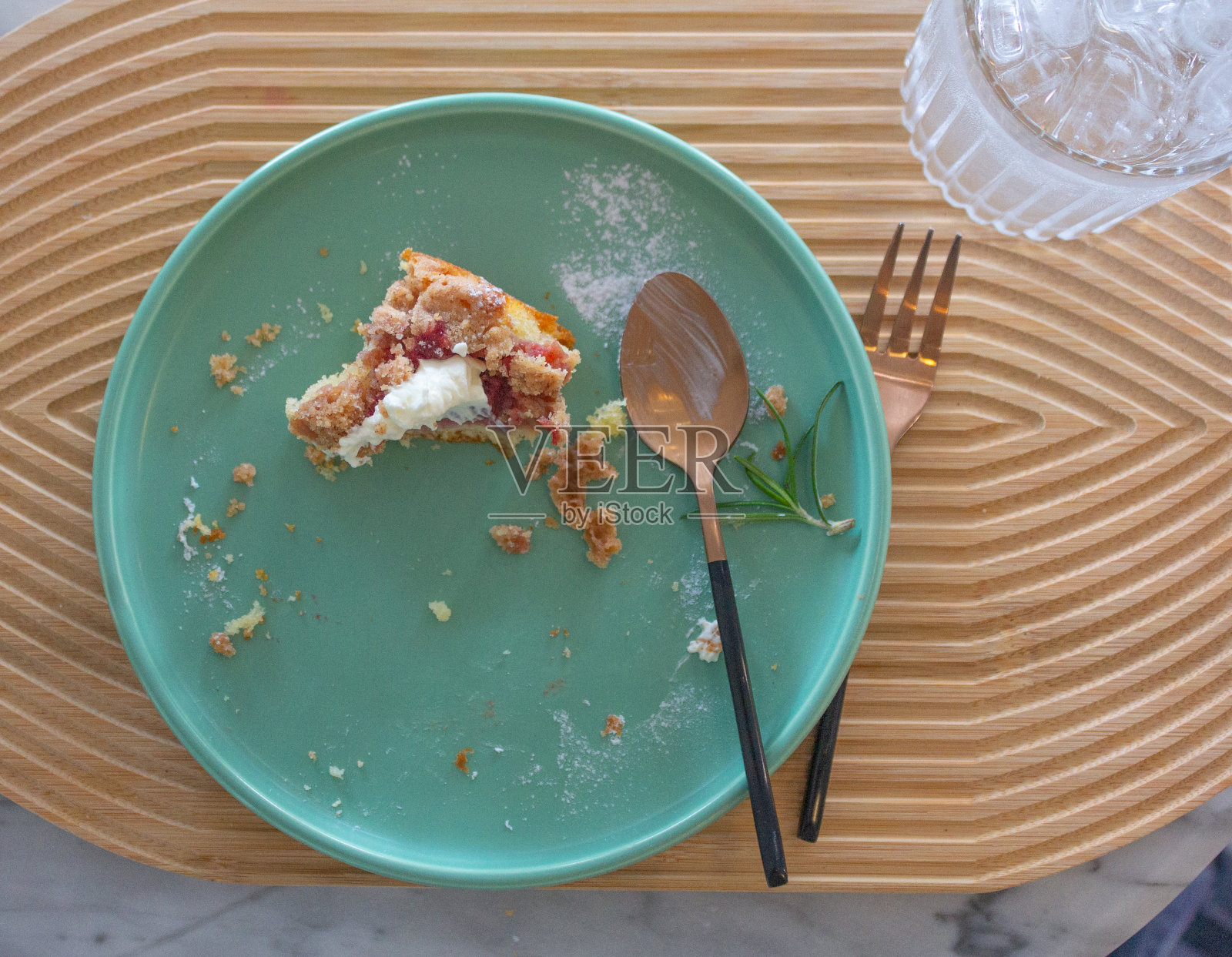 草莓崩溃照片摄影图片