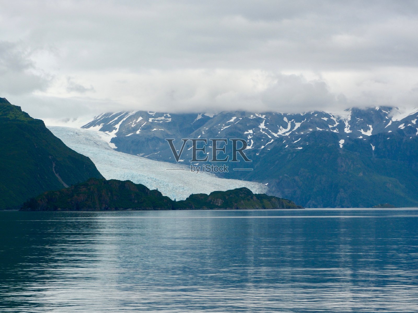 熊冰川照片摄影图片