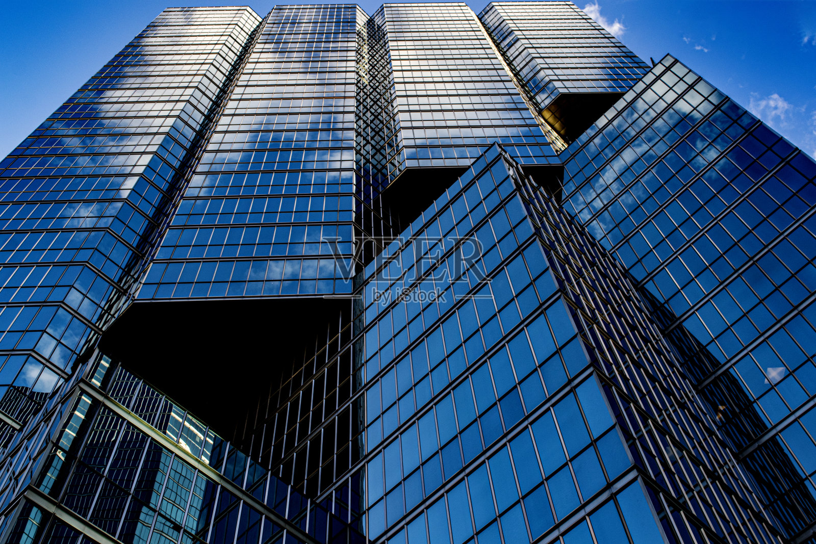 现代写字楼的低视角照片摄影图片