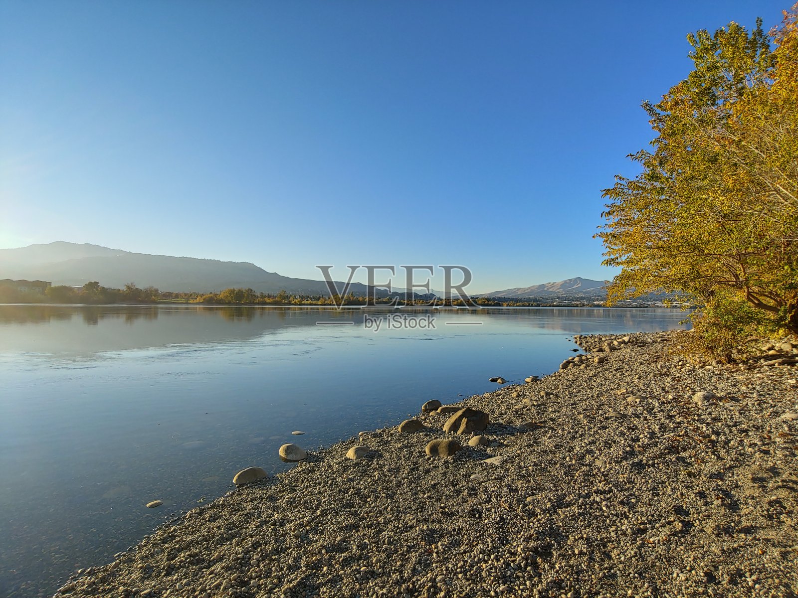 哥伦比亚河和风景照片摄影图片