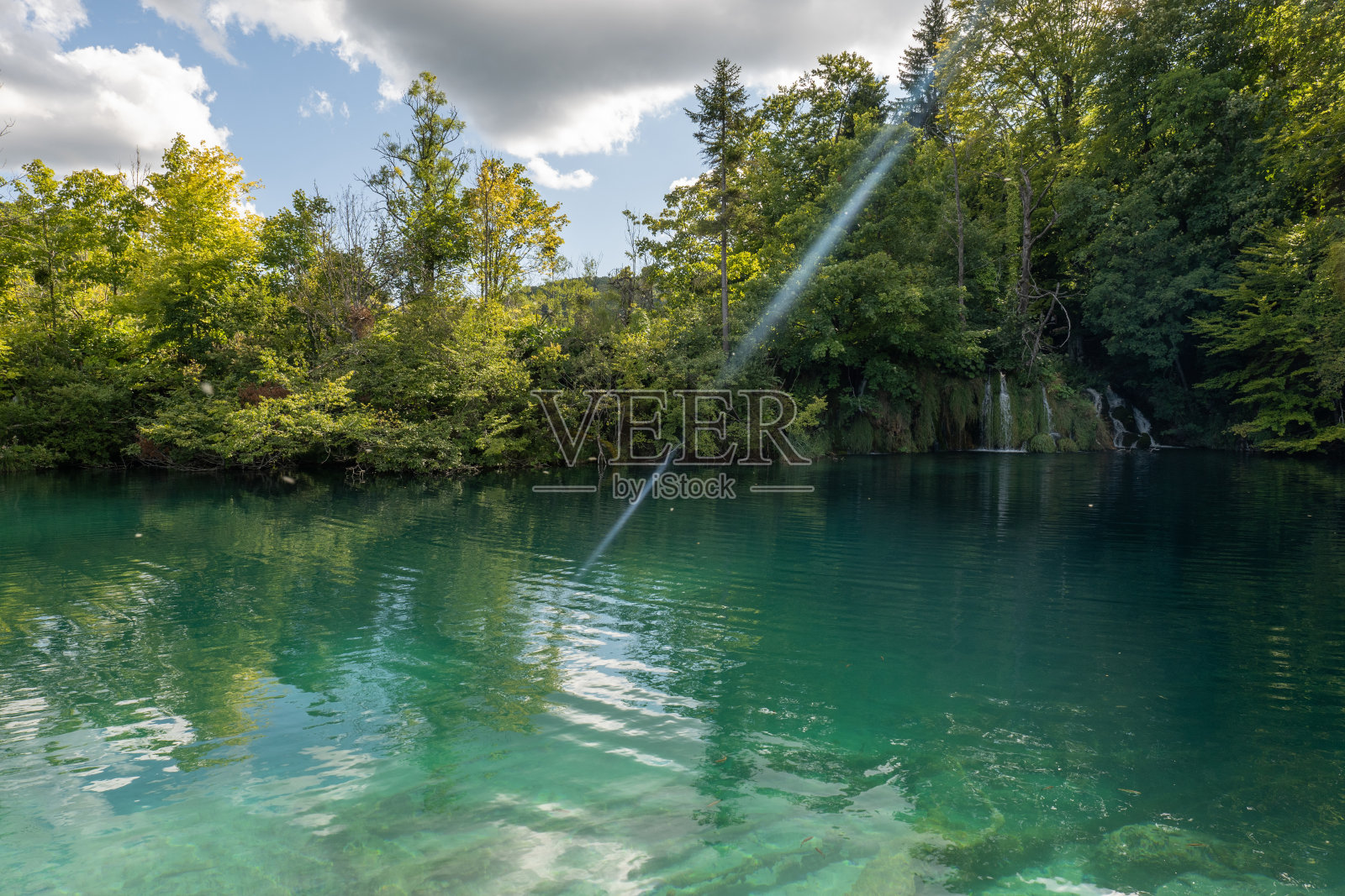 克罗地亚普利特维采国家公园的壮观瀑布照片摄影图片