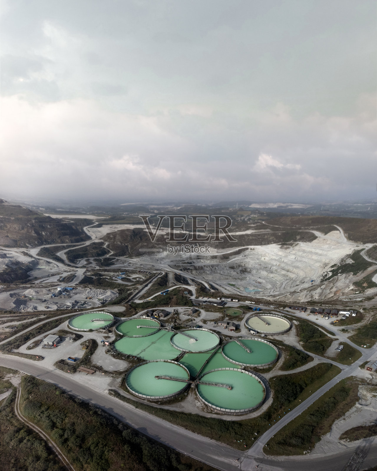 圣奥斯特尔附近的小约翰瓷土坑照片摄影图片