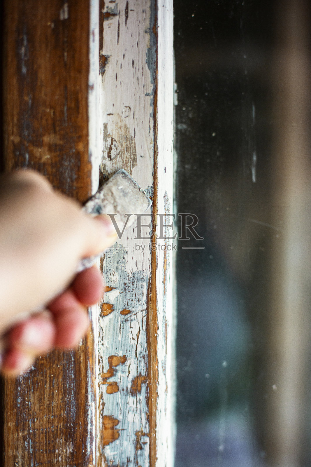 窗口赔偿照片摄影图片