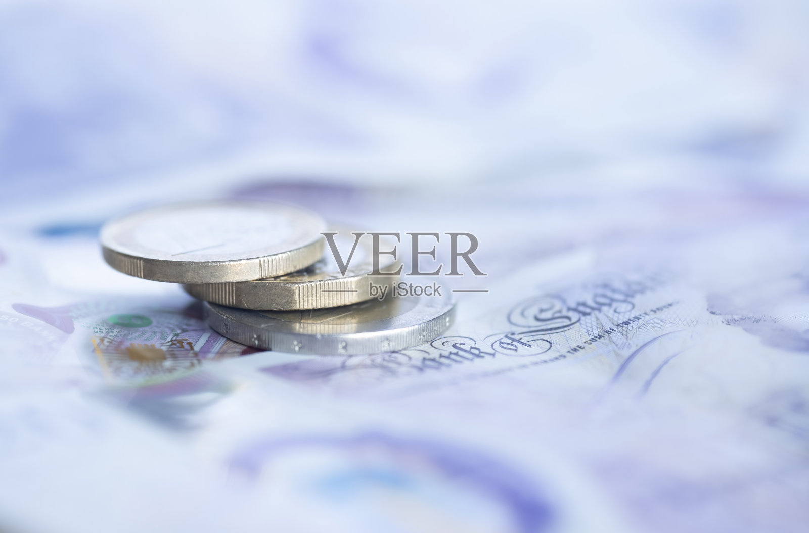 一英镑硬币和一欧元硬币。照片摄影图片