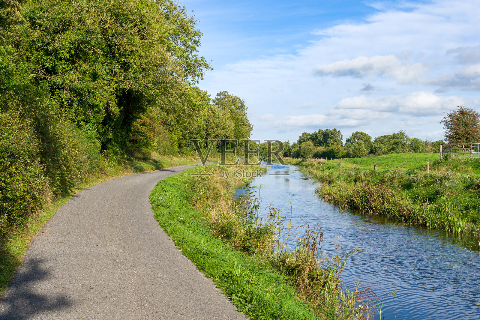 共享路径和皇家运河弯道照片摄影图片