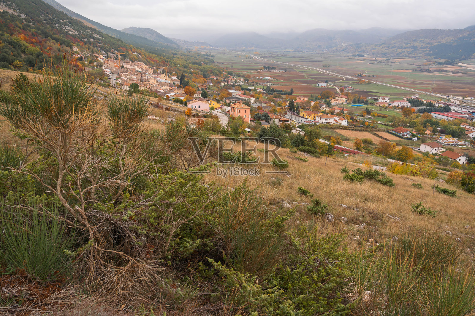 意大利阿布鲁佐山脉的秋色照片摄影图片