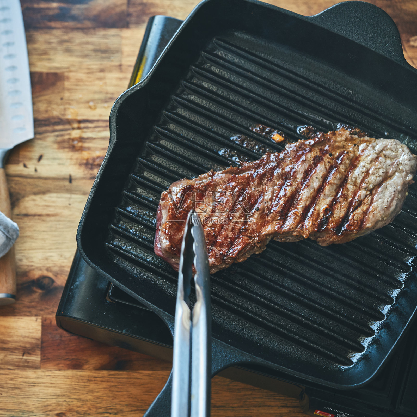用平底锅烤牛排照片摄影图片