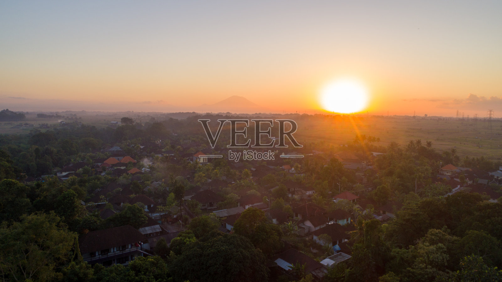 巴厘岛日落鸟瞰图照片摄影图片