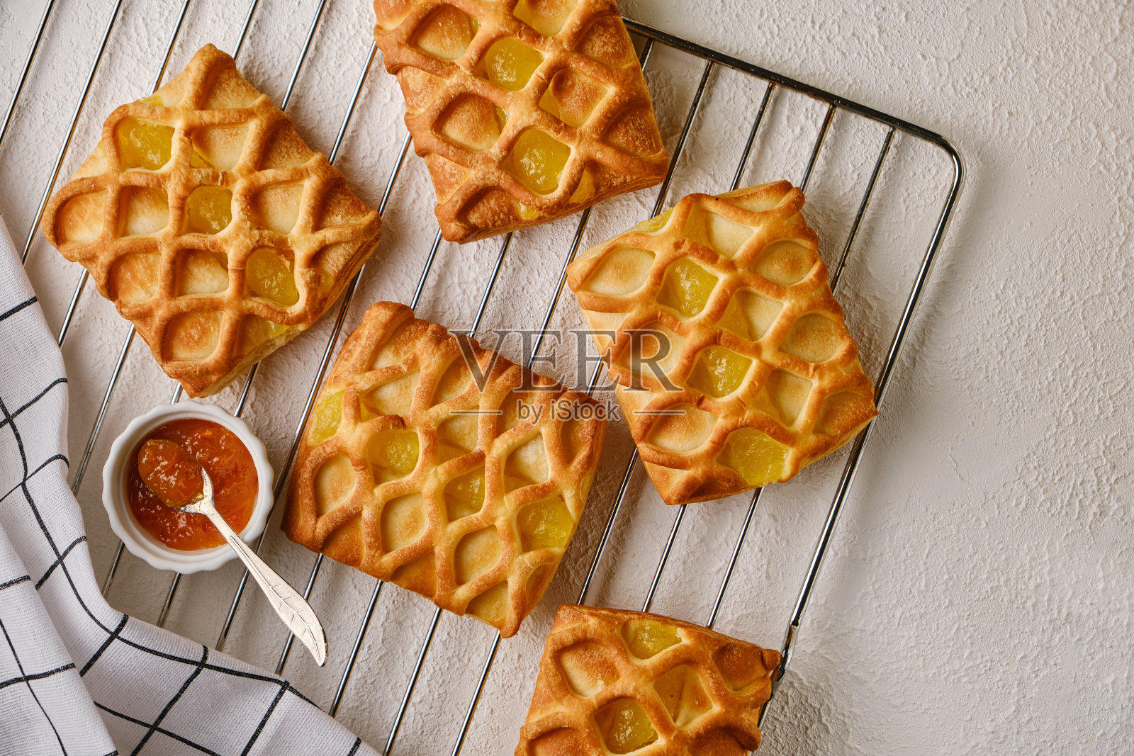 泡芙小派配梨和青柠酱照片摄影图片