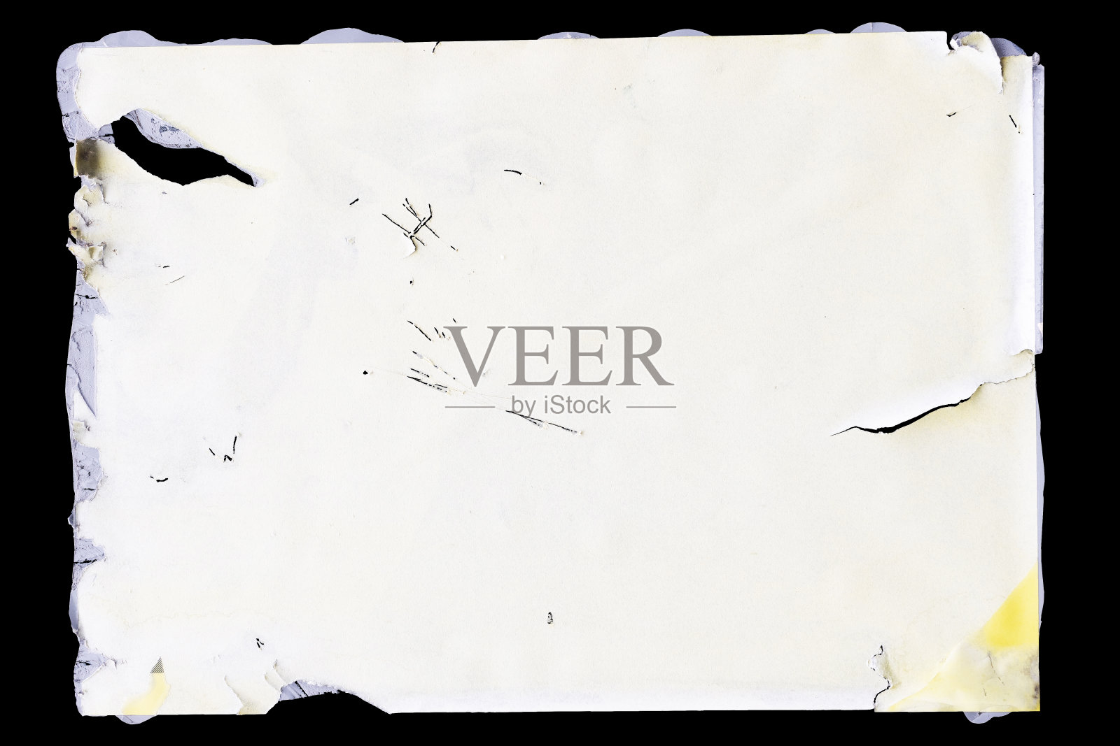 孤立的有撕裂和划痕的白纸海报。照片摄影图片